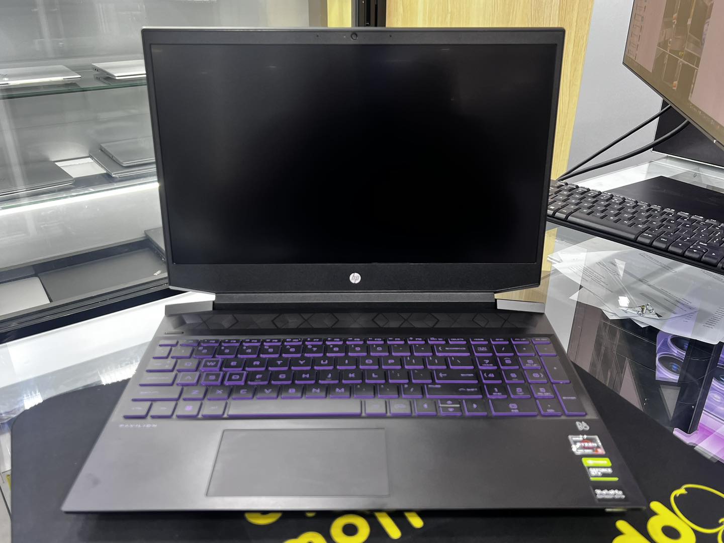 HP Pavilion Gaming Laptop 15-ec2121AX
