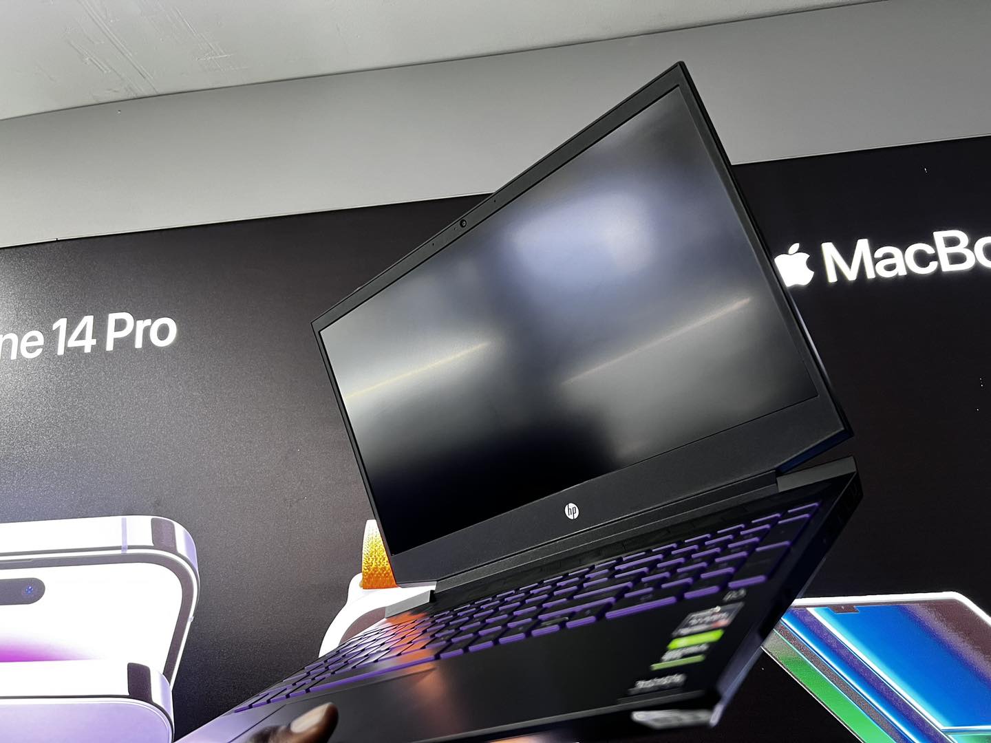 HP Pavilion Gaming Laptop 15-ec2121AX - Image 2