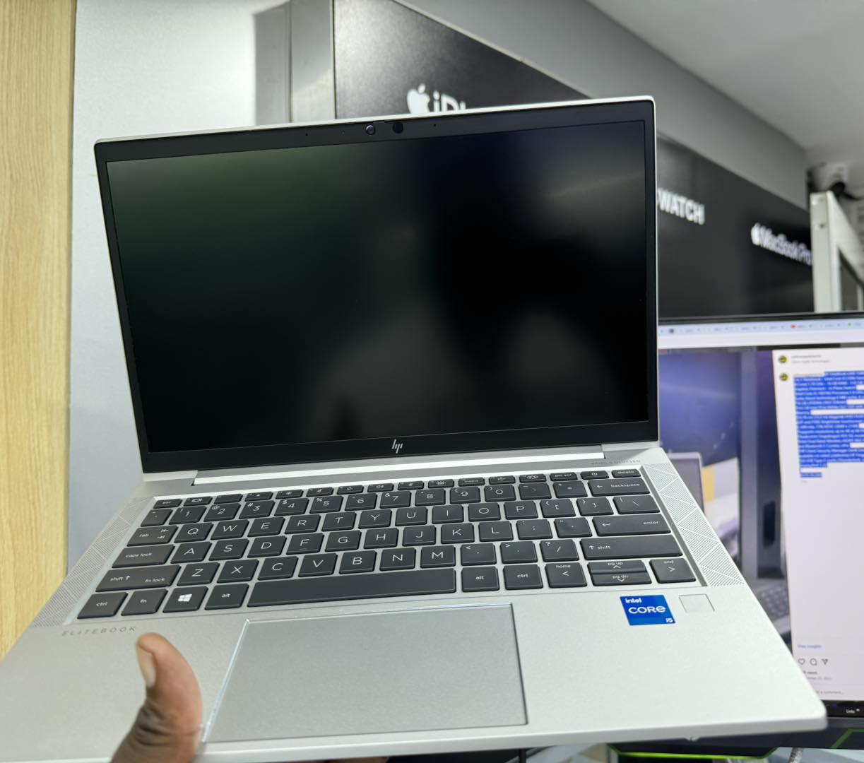HP EliteBook 830 G8 13.3-inch FullID IPS Laptop - Core 15 1135G7, 16GB DDR4, 512 SSD, WIFI 6 & Bluetooth 5, Intel Iris Xe graphics