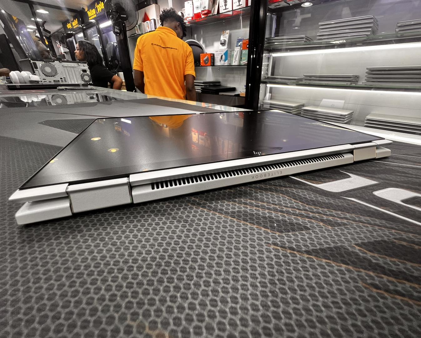 HP EliteBook 1040 x360 G6 2-in-1 Laptop - Image 2