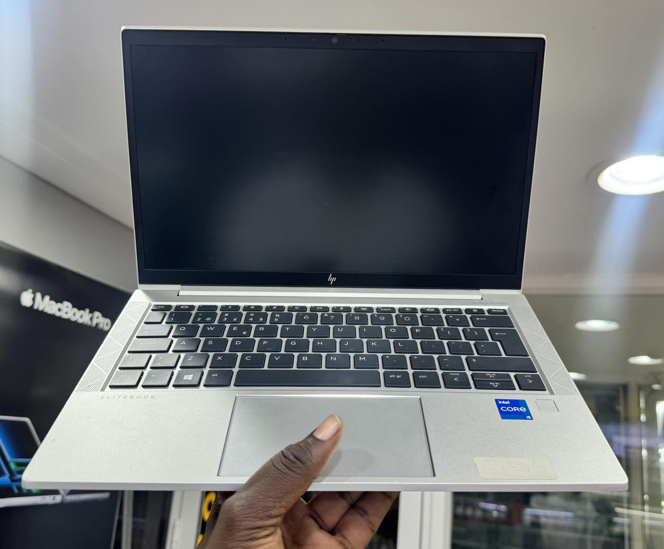 HP EliteBook 830 G8 13.5- inch FullHD TOUCHSCREEN