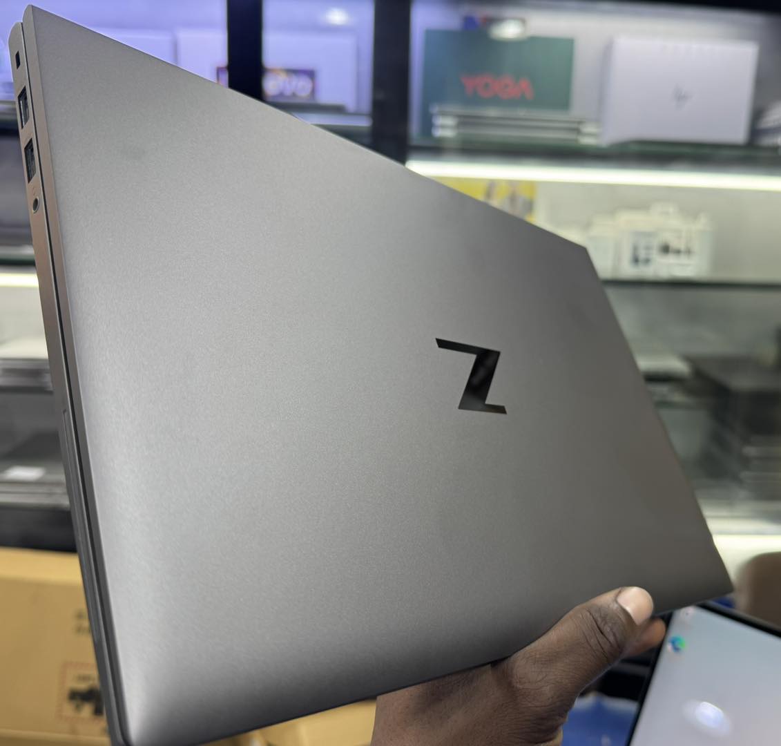 HP ZBook Firefly 14 G8 Core i5-1135G7 16GB RAM 256 SSD 14″ FHD