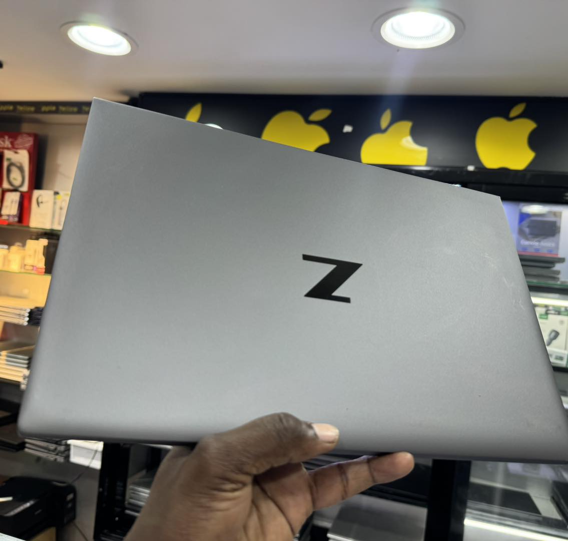 HP ZBook Firefly 14 G8 Core i5-1135G7 16GB RAM 256 SSD 14″ FHD